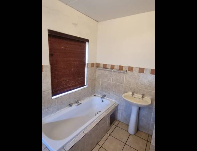 3 BEDROOM APARTMENT FOR SALE IN ERAND GARDENS